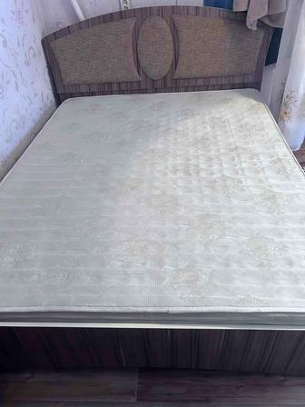 Продам двуспальную кровать
