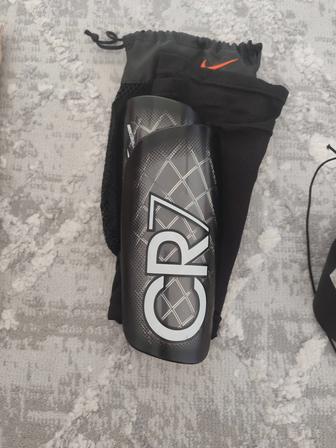 Футбольные щитки CR7 Nike