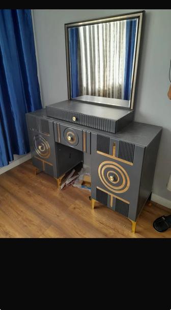 Продам туалетный столик