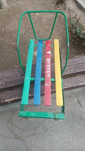 Санки с перекидной спинкой в хорошем состоянии