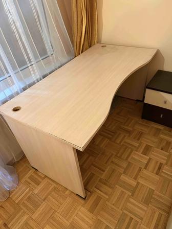 Офисный стол
