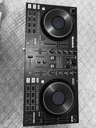 DJ контроллер Numark MIXTRACK PLATINUM FX
