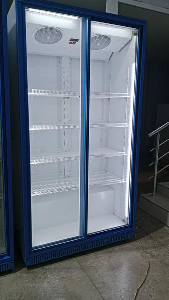Витринный холодильник в отличном состоянии на гарантии