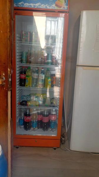 Продам витринный холодильник
