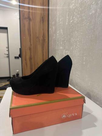 Черные туфли на высокой платформе 39 размер