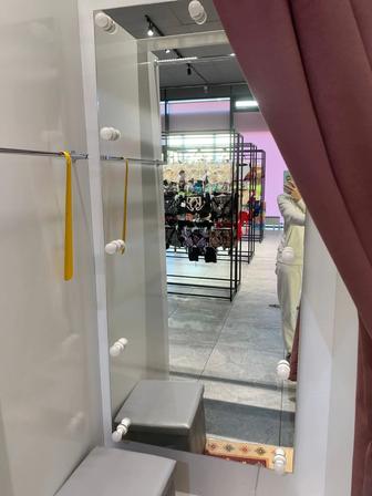 Зеркало с лампочками