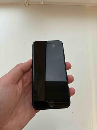 Продам IPhone SE 2-го поколения