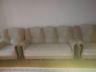 Продам диван б/у с двумя креслами