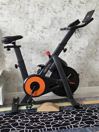 Велотренажёр, спинбайк