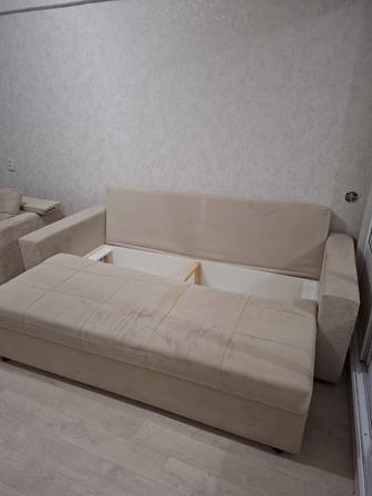 Диван бежевый