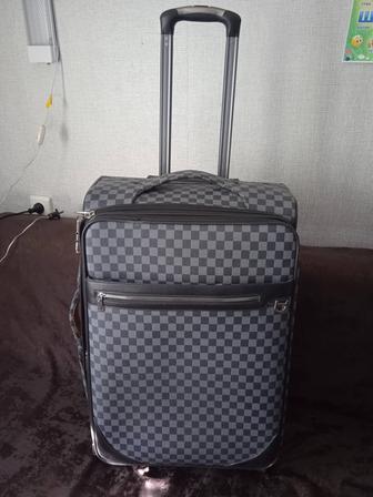 Продам чемодан 65х40х30