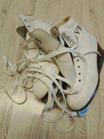 Срочно продам коньки 37 размера