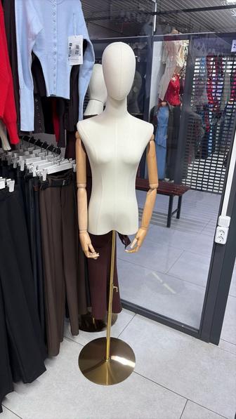 Торговое оборудование манекены
