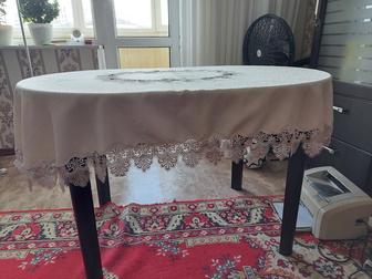 Продаю мебель б/у стол и стулья для гостиной