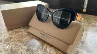 Солнцезащитные очки Burberry