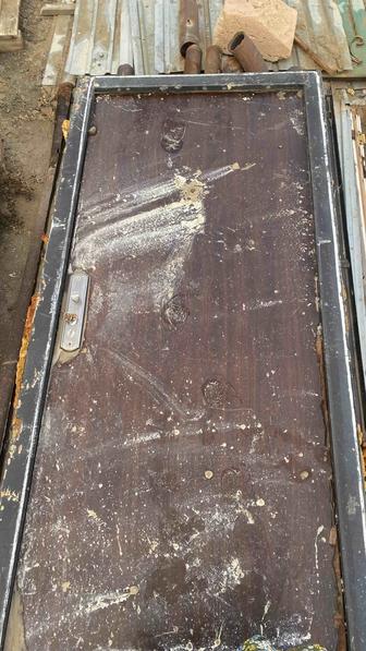 Б/у двери железные и межкомнатные