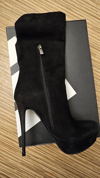 Замшевые ботильоны