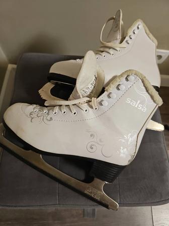 Продам коньки женские р.38 б/у в хорошем состоянии