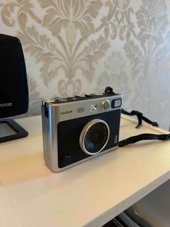 Продам камеру мгновенной печати instax mini evo