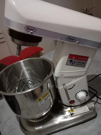 Стационарный миксер