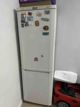 Продам холодильник двухкамерный