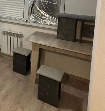 Стол со стульями