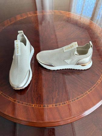 GUESS кроссовки женские.