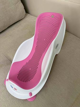 Шезлонг для купания и пуф детский