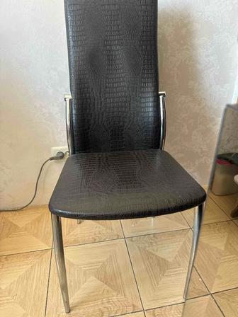 Продам стулья,4 шт по 10000т каждый