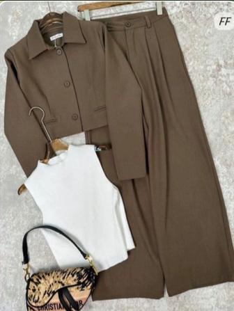 Костюм тройка