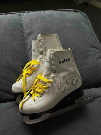 Продам белые детские коньки (32 размер)