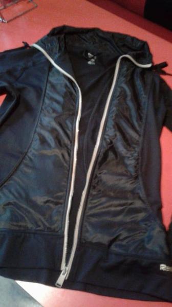 Продам кофту Reeboke