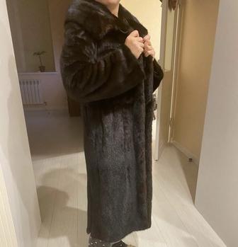 Продам норковую шубу (натуральная норка), ниже колена