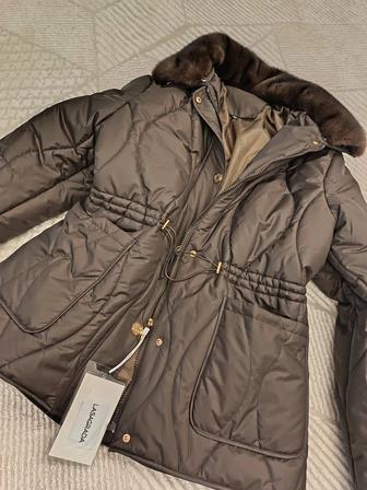 Продам новую куртку 50р маломерит на 48, брала для себя не подошел размер