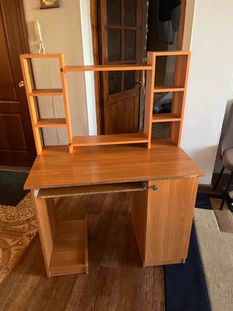 Отдам даром компьютерный стол