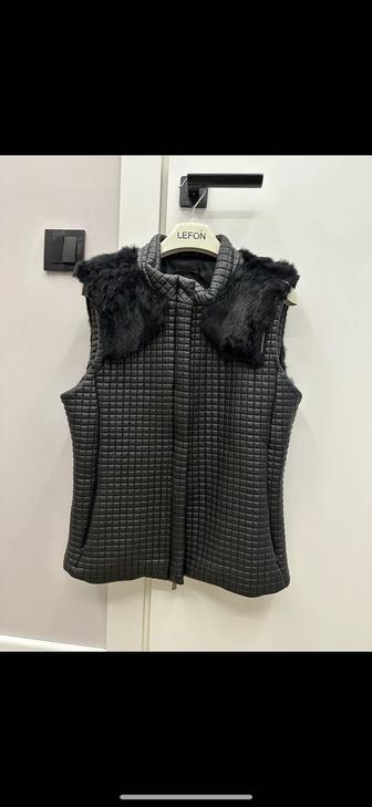 Кожаная жилетка