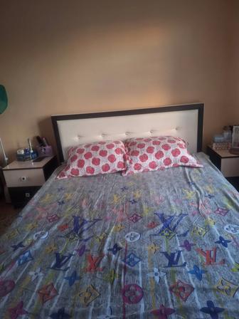 Кровать спальня продаю не старая цена 25000 тенге договориться можно, без