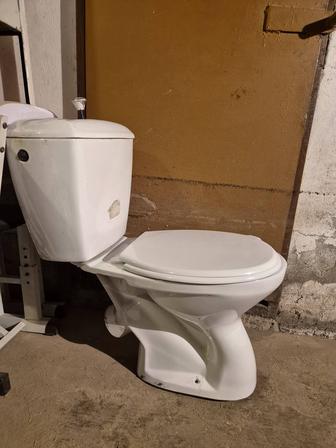Продаю замечательный унитаз