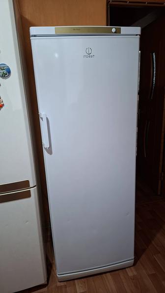 Продам морозильник Indesit