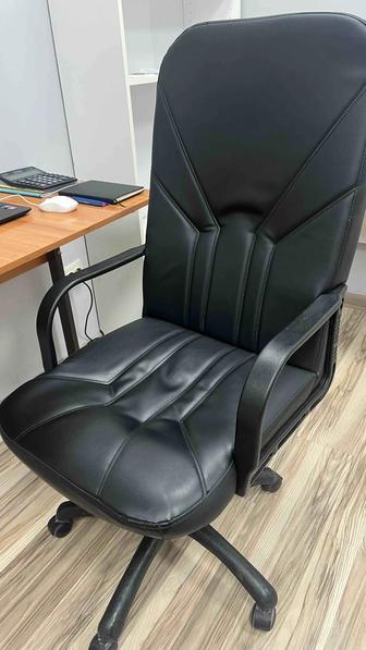Продам офисные кресла бу