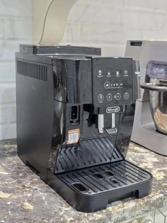 Кофеварка Delonghi Magnifica Start