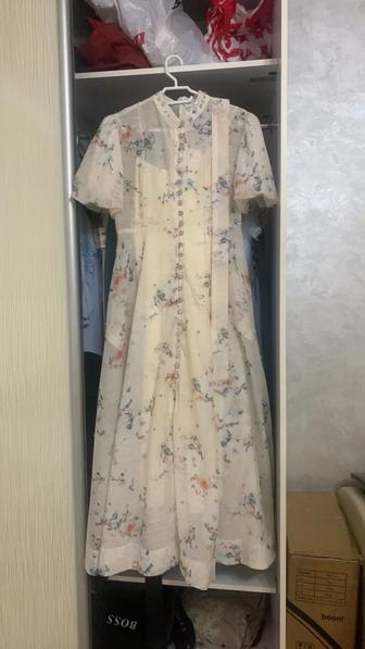 Платья для женщин