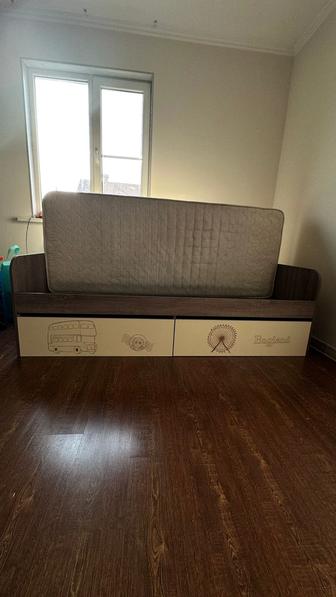 Кровать из серии Бритиш односпальная