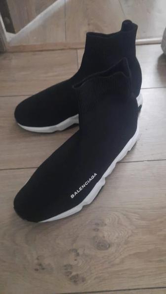 Продам кроссовки balenciaga