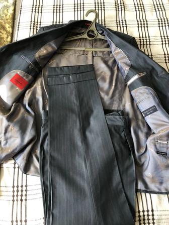 Срочно продам брючный костюм