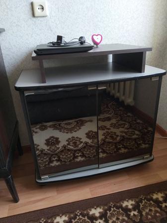 Продам тумбочку под телевизор