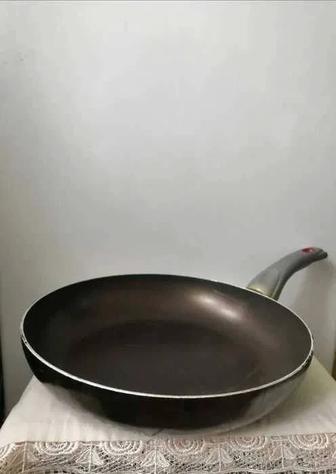 ПРОДАМ ДЁШЕВО сковородку. Широкую, 6х28см, BERLETTI, Италия, бу