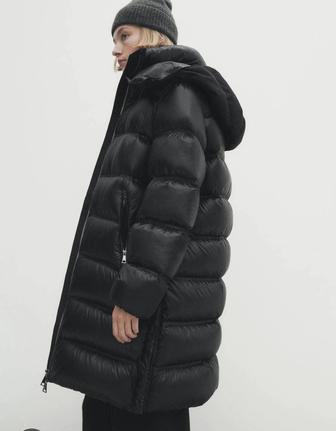 Пуховик Massimo Dutti
Размер S 
Цвет черный 
Легкий, теплый, удобный