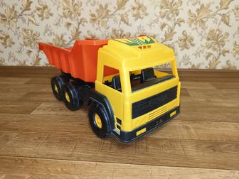 Продам большой игрушечный грузовой автомобиль