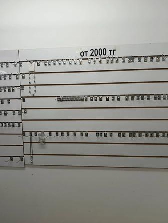 Витрина .полка экономпанель.крючки 10см